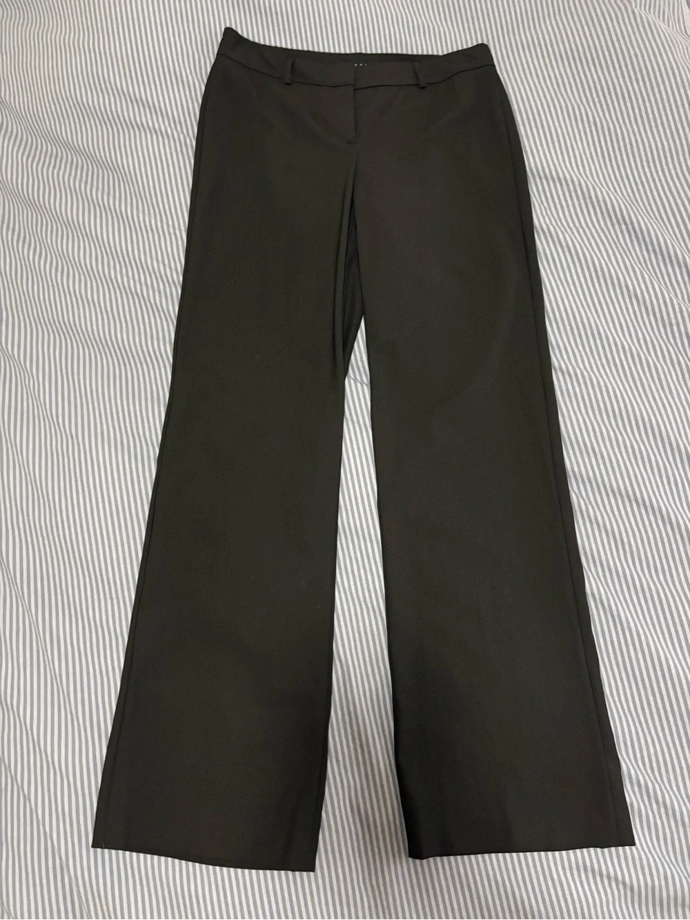 Theory black flattering size